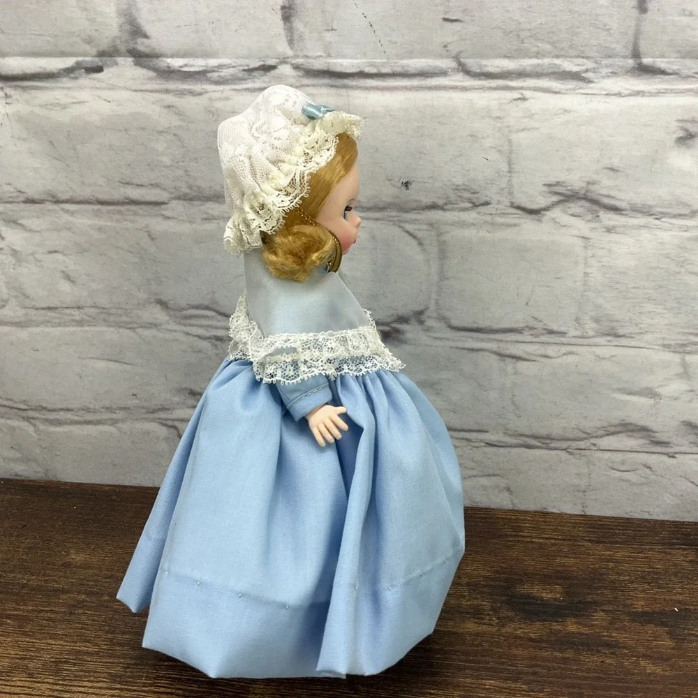 Madame Alexander Vintage International Doll United States 559 With Stand